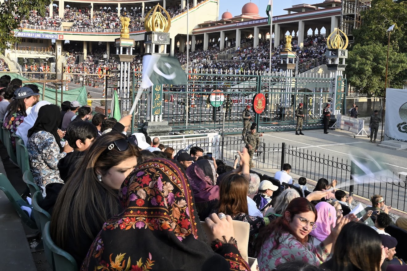 pkz25 _ freddy naegels _ wagah border grensovergang.jpg